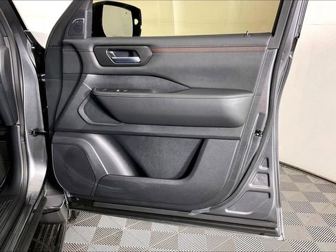 New 2026 Nissan Armada SL w/ Captain's Chari Seat Package RWD image 24