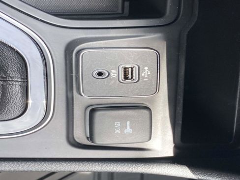 Used 2020 Jeep Cherokee Limited FWD image 42