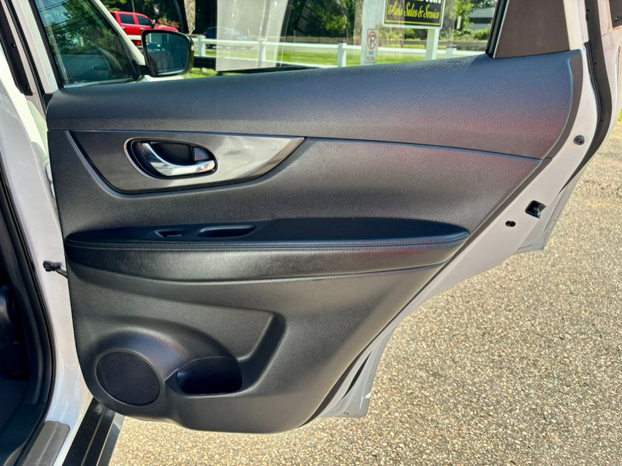 Used 2018 Nissan Rogue SV AWD/4WD image 20