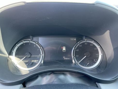 Used 2023 Toyota Highlander L FWD image 4
