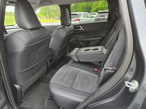 Used 2025 Mitsubishi Outlander SE AWD/4WD image 11