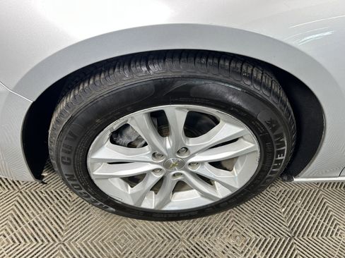 Used 2018 Chevrolet Malibu LT image 9