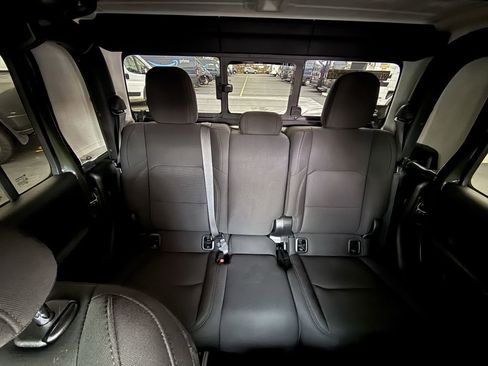 Used 2021 Jeep Gladiator Sport image 26