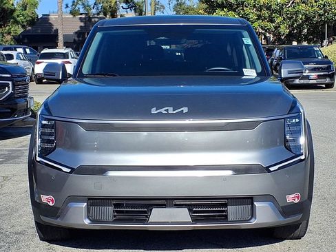Certified 2024 Kia EV9 Light Long Range RWD image 2