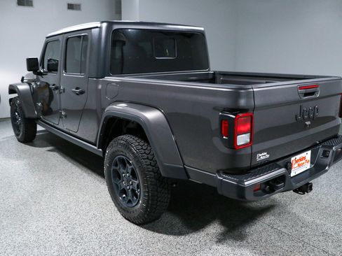 Used 2023 Jeep Gladiator Sport AWD/4WD image 9