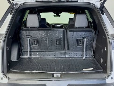 Used 2023 Chevrolet Traverse LT w/ LT Premium Package image 28