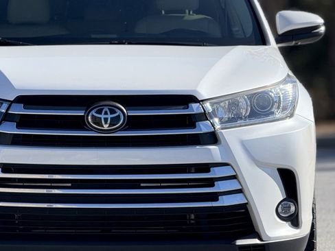 Used 2019 Toyota Highlander Limited image 14