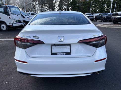 Used 2025 Honda Civic Sport image 9