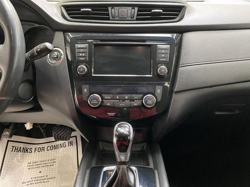 Used 2018 Nissan Rogue SV image 30