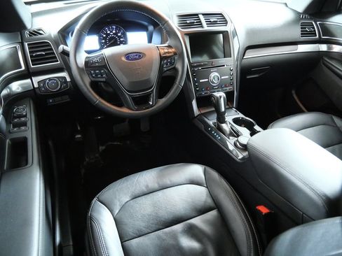 Used 2018 Ford Explorer Limited AWD/4WD image 4
