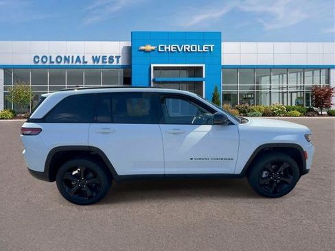 Used 2023 Jeep Grand Cherokee Limited w/ Black Appearance Package AWD/4WD image 6