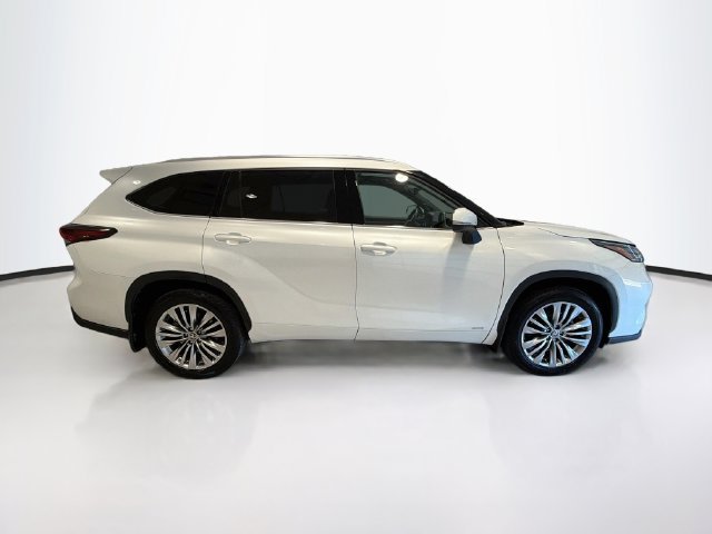 Used 2026 Toyota Highlander Platinum AWD/4WD image 7