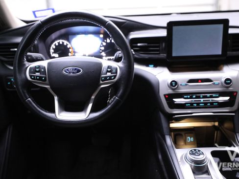 Used 2021 Ford Explorer XLT image 8