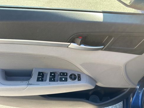 Used 2019 Hyundai Elantra SEL image 10