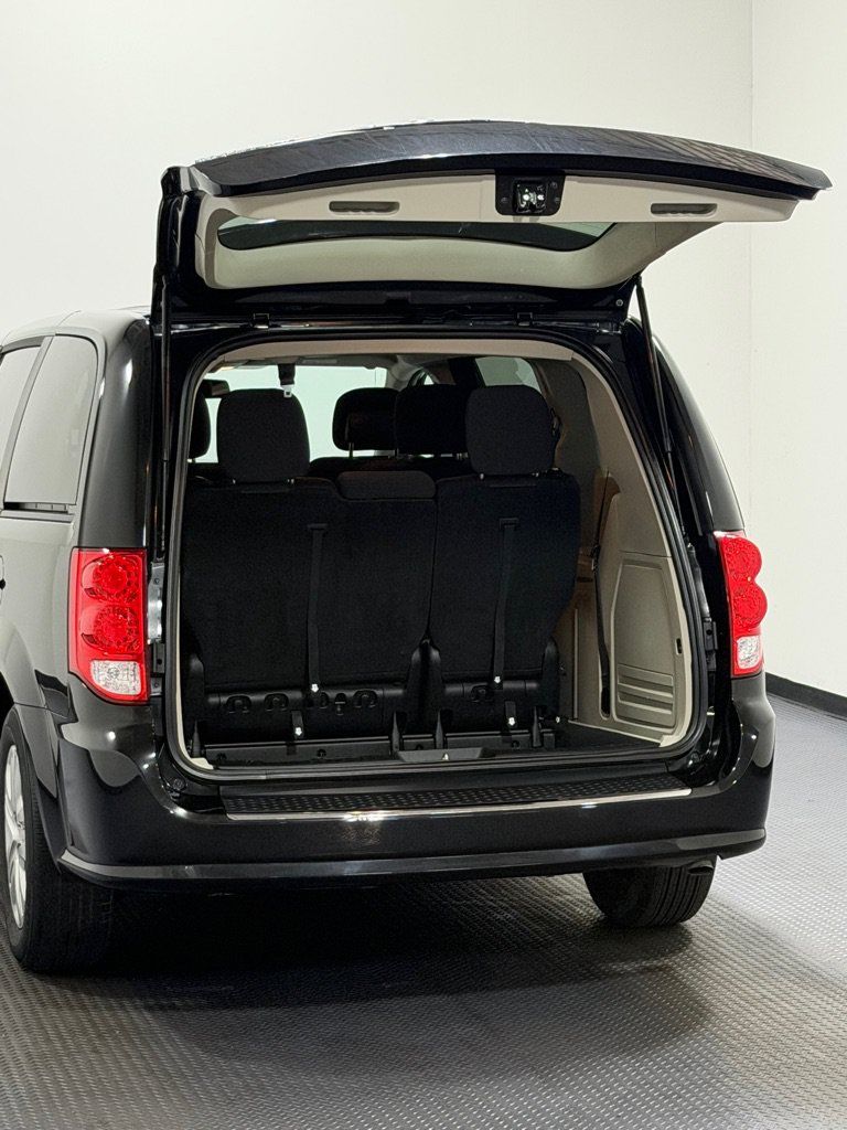 Used 2018 Dodge Grand Caravan SE w/ UConnect Hands-Free Group FWD image 13
