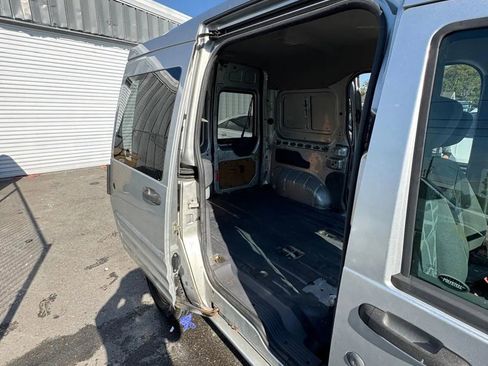 Used 2010 Ford Transit Connect XLT image 11