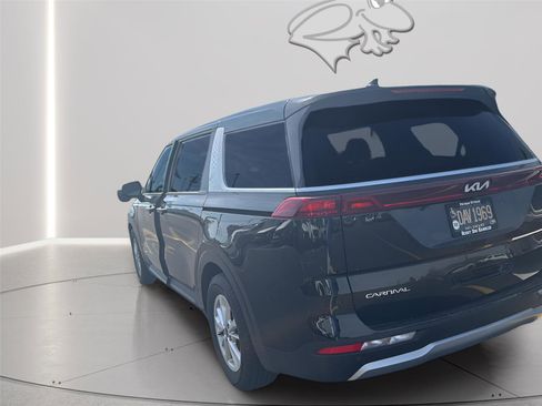 Used 2024 Kia Carnival LX image 8