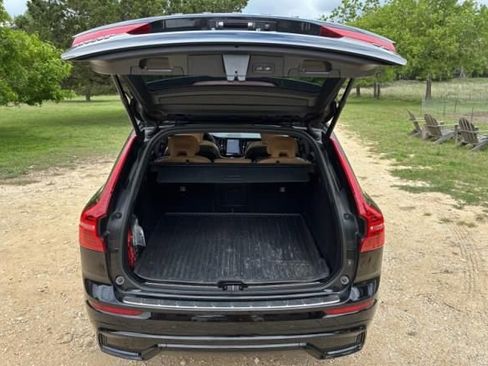 Used 2023 Volvo XC60 B5 Ultimate w/ Climate Package FWD image 7