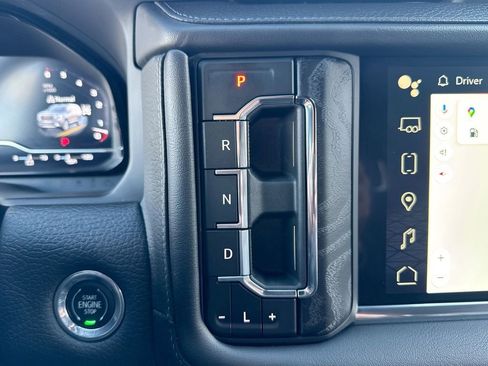 Used 2023 GMC Yukon XL Denali image 16