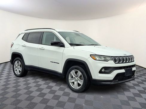 Used 2022 Jeep Compass Latitude image 1