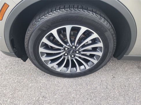 Used 2023 Lincoln Aviator Reserve w/ Equipment Group 201A image 9