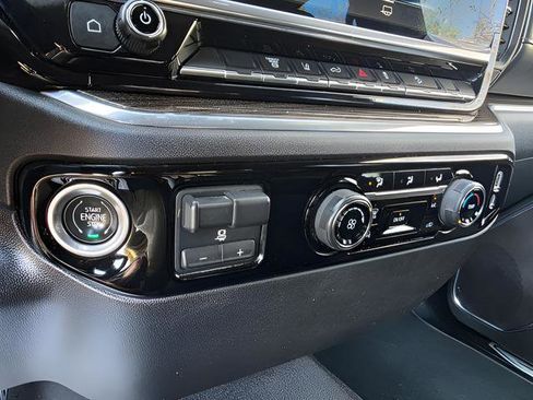 Used 2024 Chevrolet Silverado 2500 LT image 22