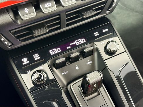 Used 2025 Porsche 911 Carrera RWD image 17