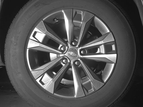 Used 2025 Chevrolet Equinox LT FWD image 12