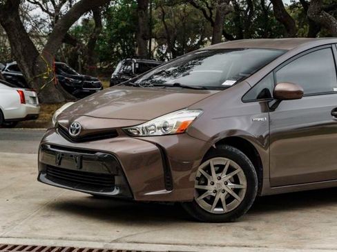 Used 2015 Toyota Prius V Two image 3