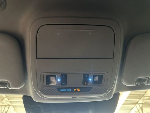 Used 2023 Ford Explorer XLT w/ Equipment Group 202A AWD/4WD image 39