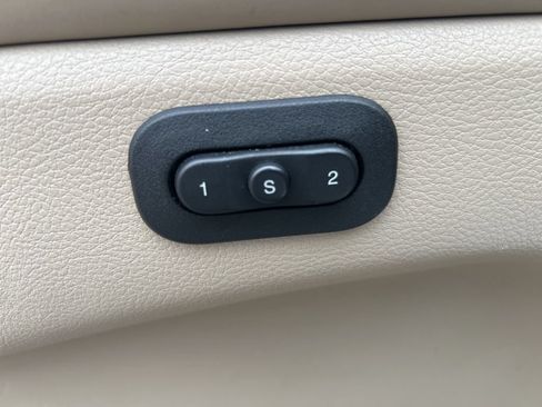 Used 2019 Jeep Grand Cherokee Overland AWD/4WD image 16