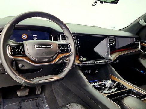 Used 2022 Jeep Grand Wagoneer Series II AWD/4WD image 12