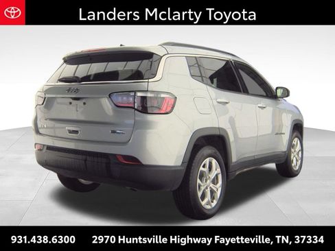 Used 2024 Jeep Compass Latitude AWD/4WD image 4