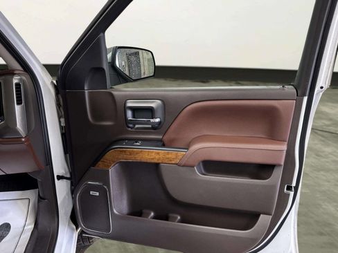 Used 2018 Chevrolet Silverado 1500 High Country image 19