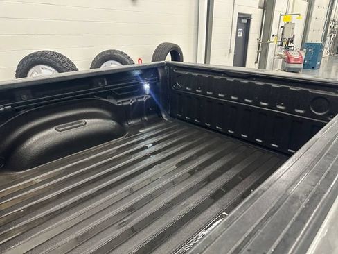 Used 2022 RAM 1500 Laramie AWD/4WD image 18