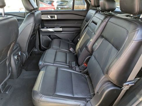 Used 2023 Ford Explorer Limited image 13