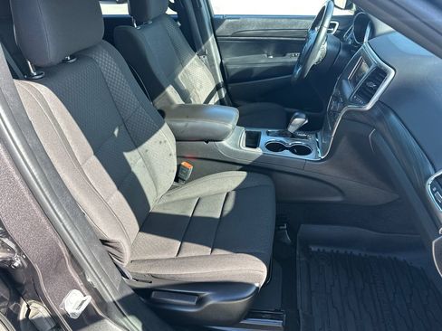 Used 2021 Jeep Grand Cherokee Laredo image 33