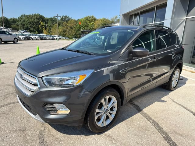 Used 2018 Ford Escape SE w/ Ford Safe & Smart Package AWD/4WD image 3