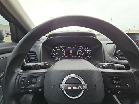 Used 2025 Nissan Rogue S FWD image 25