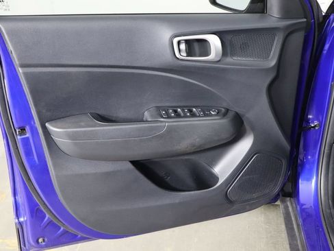 Used 2025 Hyundai Venue SEL FWD image 19