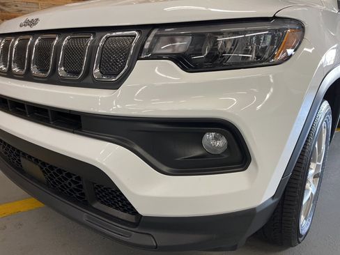 Used 2022 Jeep Compass Latitude image 10