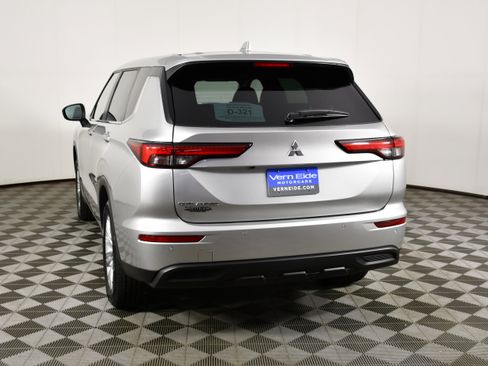 Used 2023 Mitsubishi Outlander ES FWD image 7