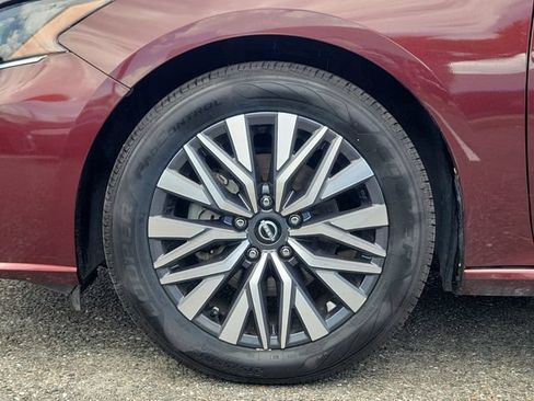 Used 2025 Nissan Altima 2.5 SV FWD image 6