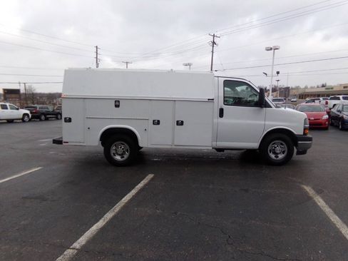 Used 2019 Chevrolet Express 3500 w/ Power Convenience Package RWD image 5