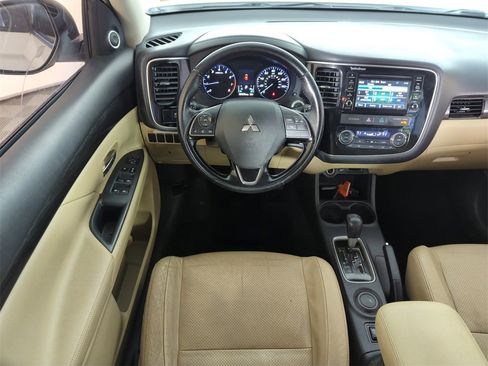 Used 2016 Mitsubishi Outlander SEL image 14