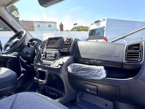 Used 2025 RAM ProMaster 2500 w/ Storage Group image 18