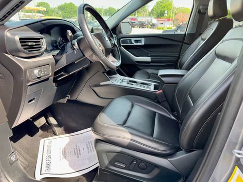 Used 2022 Ford Explorer XLT AWD/4WD image 13