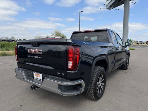 Used 2023 GMC Sierra 1500 SLE w/ Enhanced Capability Package AWD/4WD image 8