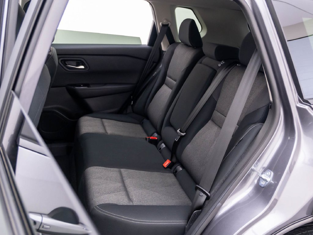 Used 2024 Nissan Rogue SV AWD/4WD image 18