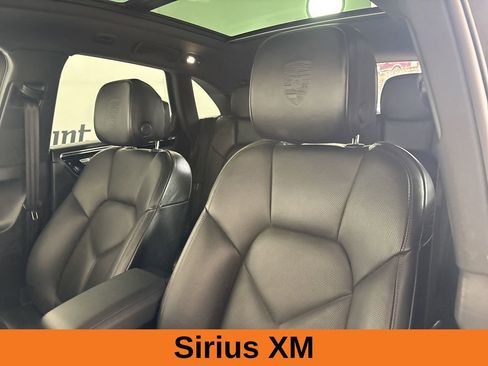 Used 2022 Porsche Macan w/ Premium Package Plus image 12